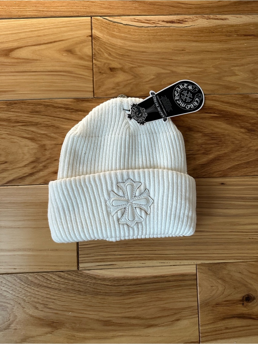 White ribbed chrome beanie